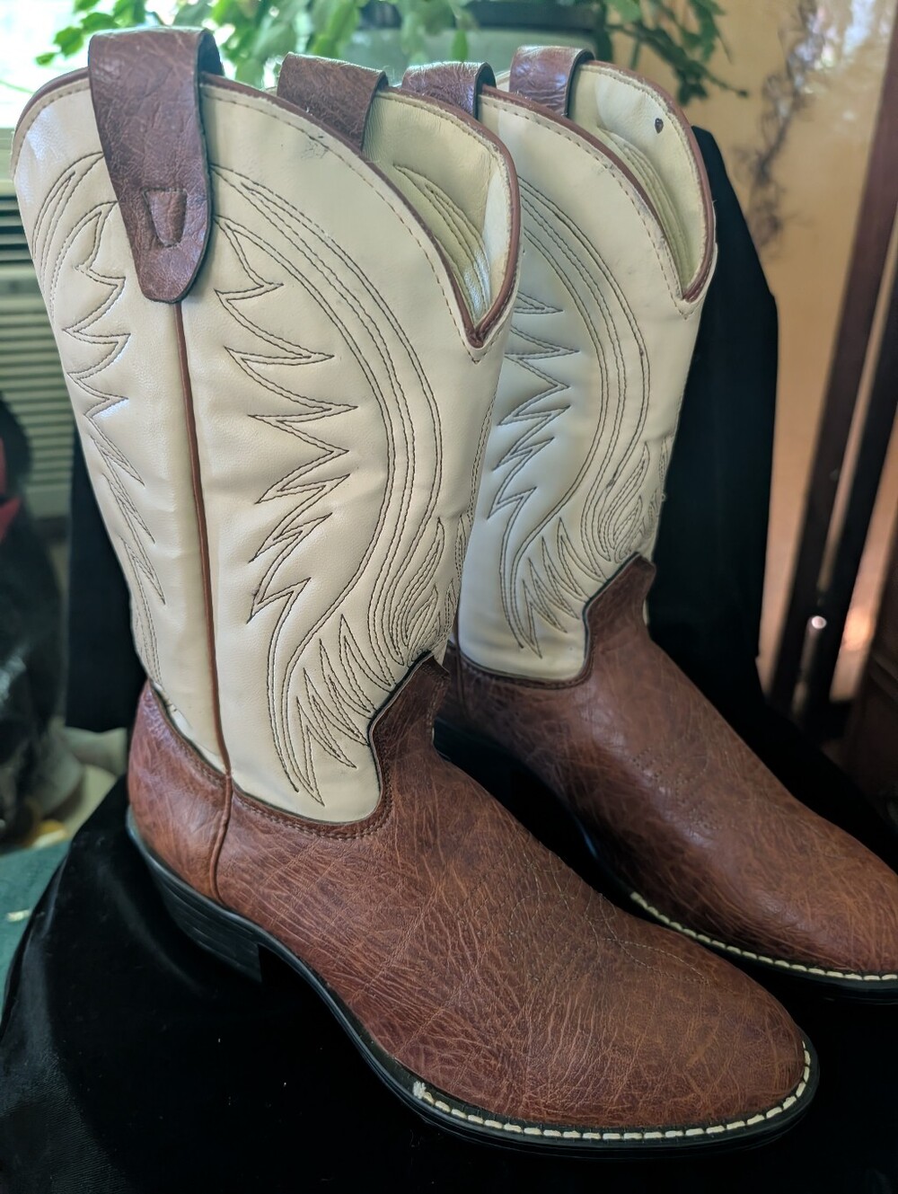 Classic Two-Tone Brown and Cream Men’s Western Cowboy Boots